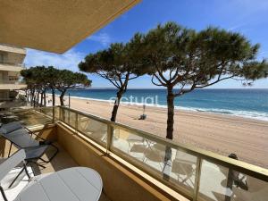 a balcony with a view of the beach at ACAPULCO 1-4 in Platja d'Aro
