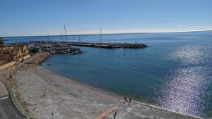 an aerial view of a beach and the ocean at Apartamento en Altea con vistas al mar in Altea