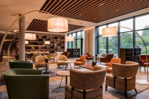 Uma área de estar em Geneva Marriott Hotel