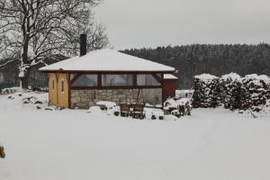 Hrazdeny statek Mytinka v zimě