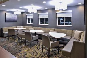 Гостиная зона в Residence Inn by Marriott Springfield South +63 фотографии