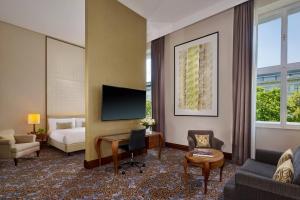 TV a/nebo společenská místnost v ubytování The Ritz-Carlton, Vienna