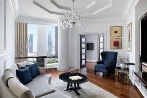 Телевизор и/или развлекательный центр в The Ritz-Carlton, Doha