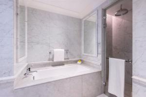 Ванная комната в The Ritz-Carlton, Doha
