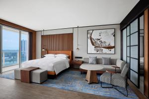 Voodi või voodid majutusasutuse Sheraton Zhaoqing Dinghu toas