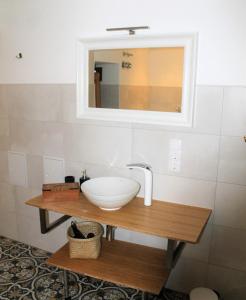 a bathroom with a sink and a mirror at Appartement Gensungen in Felsberg