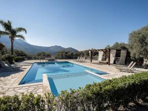 Πισίνα στο ή κοντά στο Aloni House - Spacious secluded villa with pool, up to 10 guests