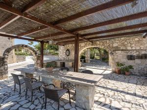 Αίθριο ή υπαίθριος χώρος στο Aloni House - Spacious secluded villa with pool, up to 10 guests