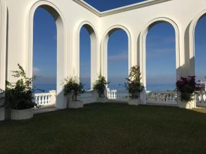 a white house with a balcony with a view of the ocean at Sea La Vie! At De Saram Residencies- Mount Lavinia in Watumulla