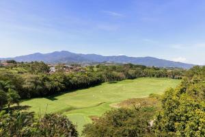 Ein allgemeiner Bergblick oder ein Berglick von des Resorts aus