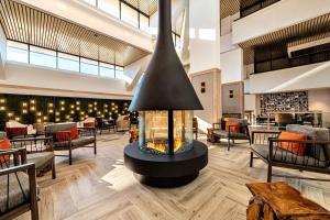 a lobby with a large fireplace in the middle at Marriott Lexington Griffin Gate Golf Resort & Spa in Lexington