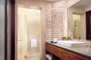Ванная комната в The Westin Reserva Conchal, an All-Inclusive Golf Resort & Spa