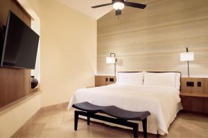 Кровать или кровати в номере The Westin Reserva Conchal, an All-Inclusive Golf Resort & Spa