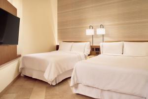 Кровать или кровати в номере The Westin Reserva Conchal, an All-Inclusive Golf Resort & Spa