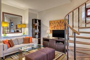 Posezení v ubytování Augustine, a Luxury Collection Hotel, Prague