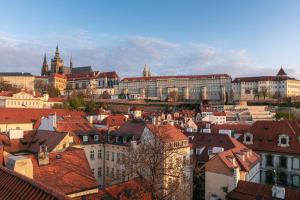 Nespecifikovaný výhled na destinaci Praha nebo výhled na město při pohledu z hotelu