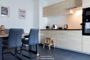 Eldhús eða eldhúskrókur á Pineapple Apartments Dresden Altstadt V - 112 qm - 1x free parking