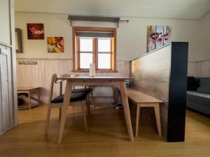 Televízia a/alebo spoločenská miestnosť v ubytovaní Gotta Cottages