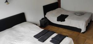 A bed or beds in a room at Haus am See