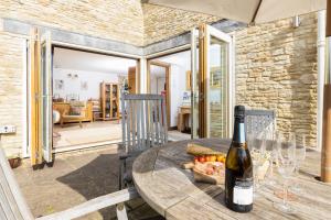 Băuturi la Little Maunditts Cottage - quiet location in charming Cotswold village