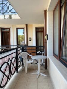 Балкон або тераса в Huge Iglika 2 bedroom apartment