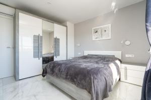 Posteľ alebo postele v izbe v ubytovaní WELCS APARTAMENTO 048 EMP con Terraza y Vistas + 15 fotografií