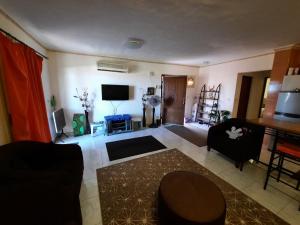 พื้นที่นั่งเล่นของ Stella Di Mare - Amazing Two Bedrooms Sea View Chalet - Families only