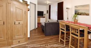 Televízia a/alebo spoločenská miestnosť v ubytovaní Astoria Apartments