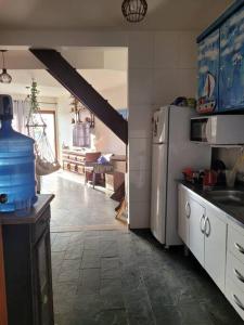 Kuchyň nebo kuchyňský kout v ubytování Casa tranquila Massaguaçu