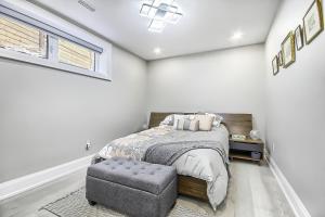 Letto o letti in una camera di Charming and Luxurious 2BR+1Bath Guest Suite