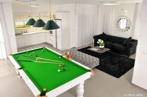 Photo de la galerie de l'établissement וילה אל סלבדור - וילה מדהימה עם בריכה פרטית וג'קוזי, à Peqi‘in H̱adasha