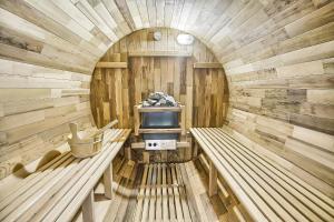 Foto dalla galleria di Charming and Luxurious 2BR+1Bath Guest Suite a Toronto
