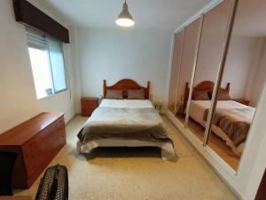 Zdjęcie z galerii obiektu Apartamento cerca de La Caleta w Kadyksie +13 zdjęć