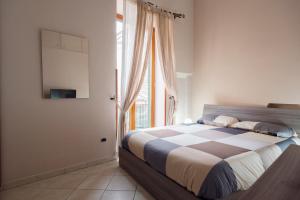 Posteľ alebo postele v izbe v ubytovaní SpaccaNapoli Home
