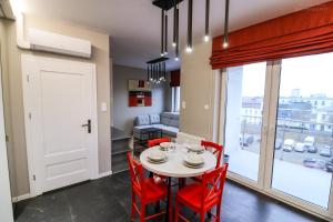 Kuchyňa alebo kuchynka v ubytovaní D Apartments Centrum Ogień