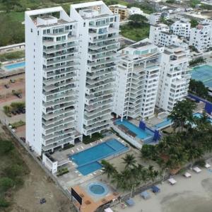 an aerial view of a large white building with a pool at Vacaciones Playa Azul in Tonsupa