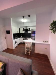 a kitchen with a table and a white counter top at Apartamento Fatima in Santa Cruz de la Palma