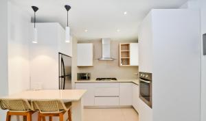 Beach Garden F3 Luxury Condo的厨房或小厨房