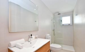 Beach Garden F3 Luxury Condo的一间浴室