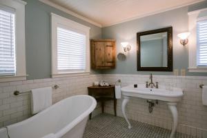 a bathroom with a bath tub and a sink at Nick's Cove in Marshall