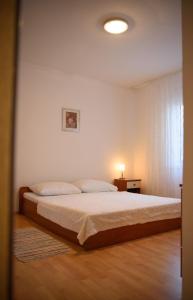 a bedroom with a large bed in a room at Villa Claudia Lemon Appartment in Premantura