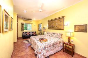 Postel nebo postele na pokoji v ubytování Casa Gatos Suites