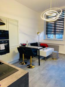 Fotografia z galérie ubytovania Centrum Lux GoldenApart Wonderland Plac Niepodległości 2 v destinácii Jelenia Góra