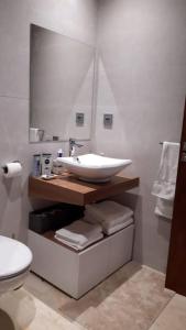 a bathroom with a sink and a toilet at Chez Miguel appartement Casablanca avec piscine in Casablanca