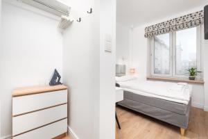 Łóżko lub łóżka w pokoju w obiekcie Apartament Plac Konstytucji by Your Freedom