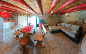 Fotografia z galérie ubytovania Awesome Home In Zastrazisce With House Sea View v destinácii Zastražišće + 15 fotografií