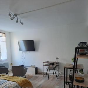 Μια τηλεόραση ή/και κέντρο ψυχαγωγίας στο Studio de charme
