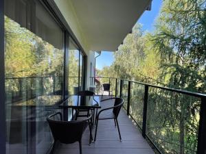 Balkon lub taras w obiekcie Lake Club Apartments - LoftAffair