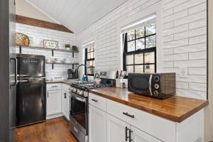 Küche/Küchenzeile in der Unterkunft Spearfish Cottages