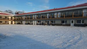 Outdoorsman Motel v zimě